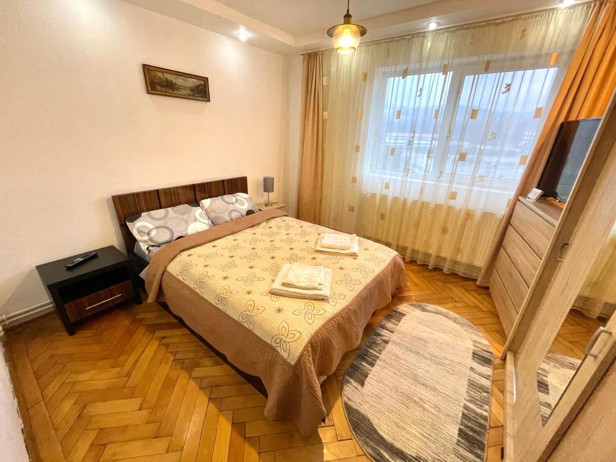 Apartament Atmosphere Apartamento Petroşani Exterior foto